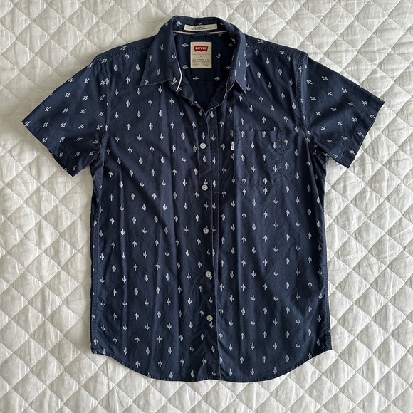 Levi’s Shirt - Picture 2 of 5